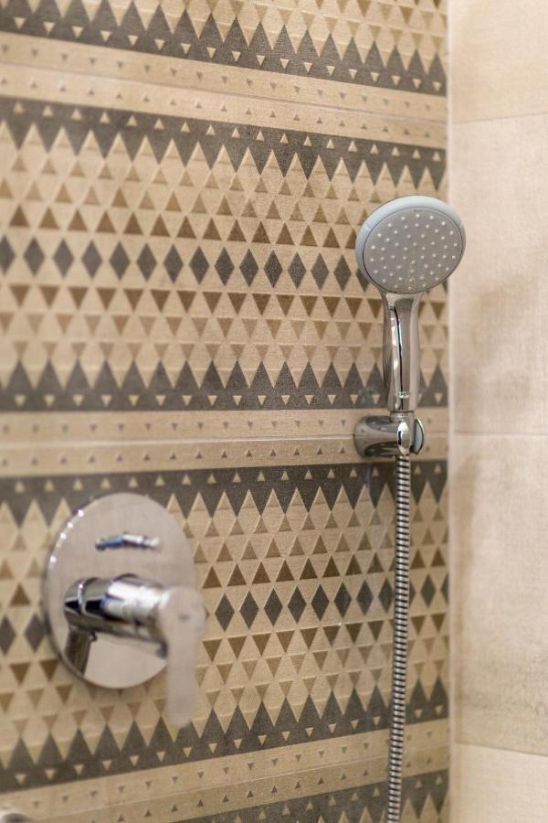 בודפשט Luxury Quentin Apartment 3 Bedrm, 2 Bathrm מראה חיצוני תמונה
