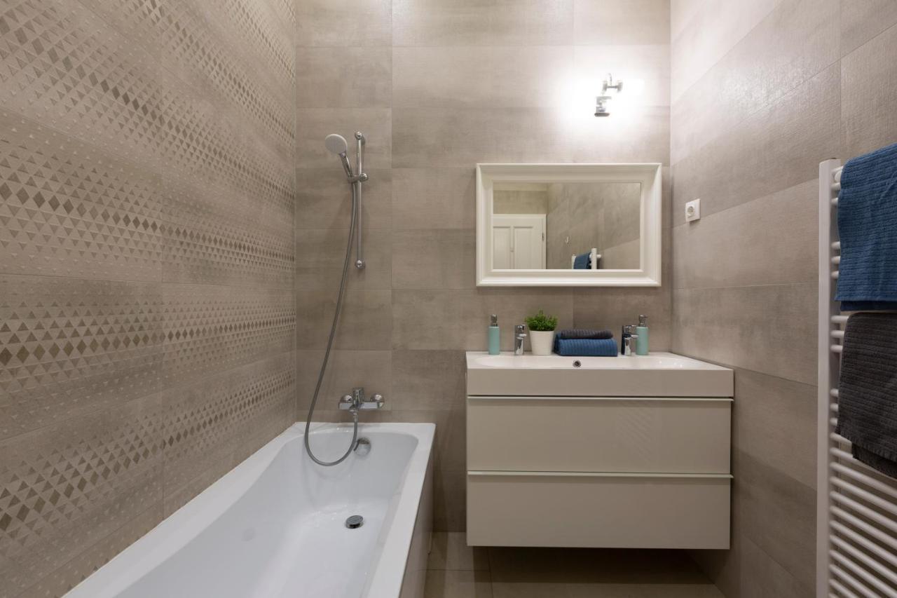 בודפשט Luxury Quentin Apartment 3 Bedrm, 2 Bathrm מראה חיצוני תמונה