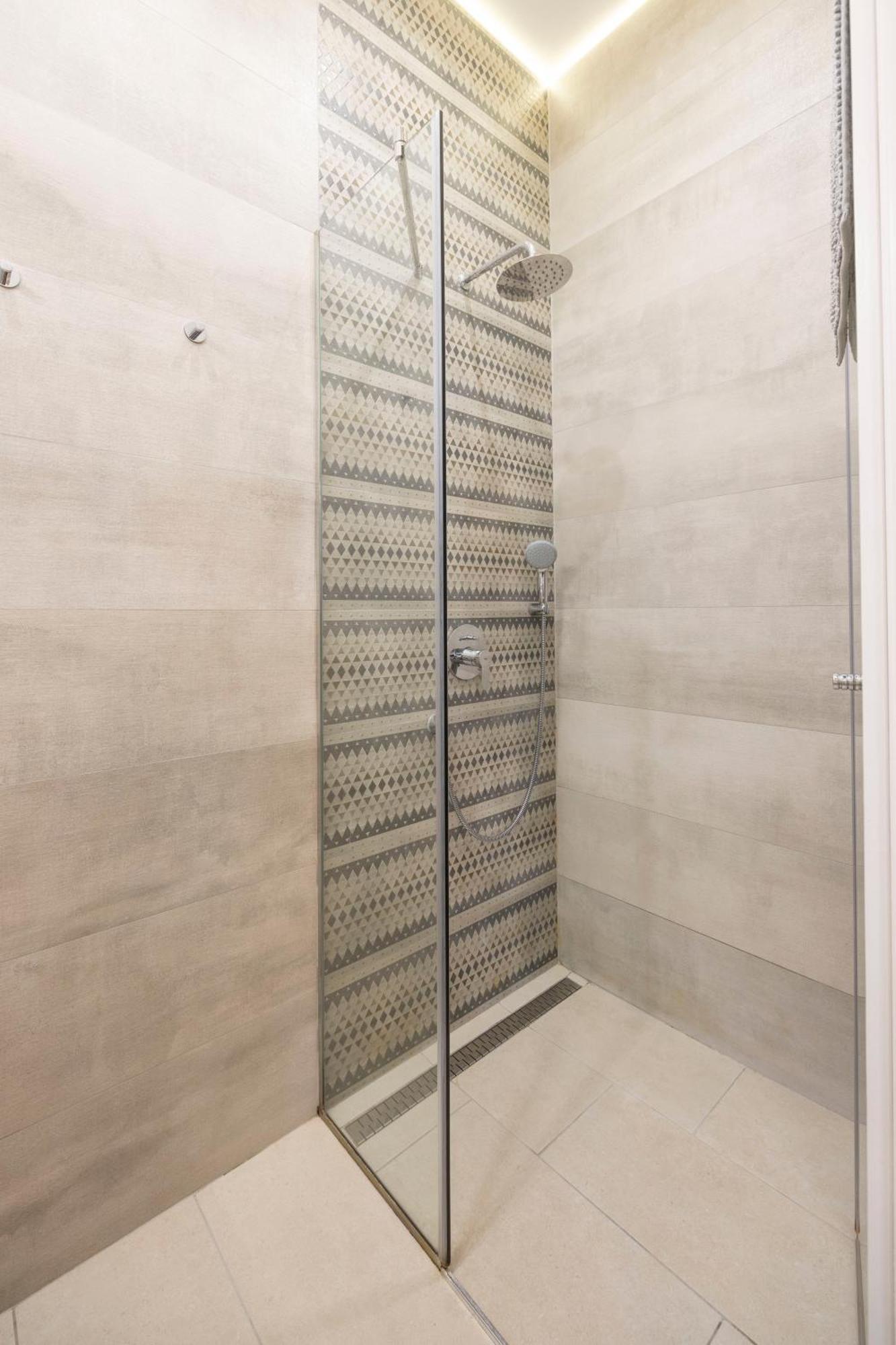 בודפשט Luxury Quentin Apartment 3 Bedrm, 2 Bathrm מראה חיצוני תמונה